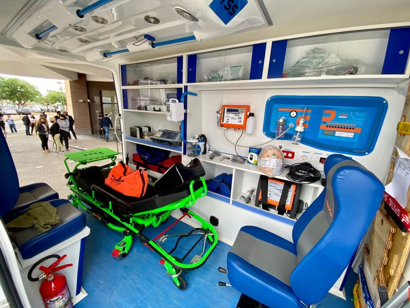 Esteban: “Las ambulancias mejorarán la calidad asistencial y el tiempo de evacuación para un traslado inmediato”