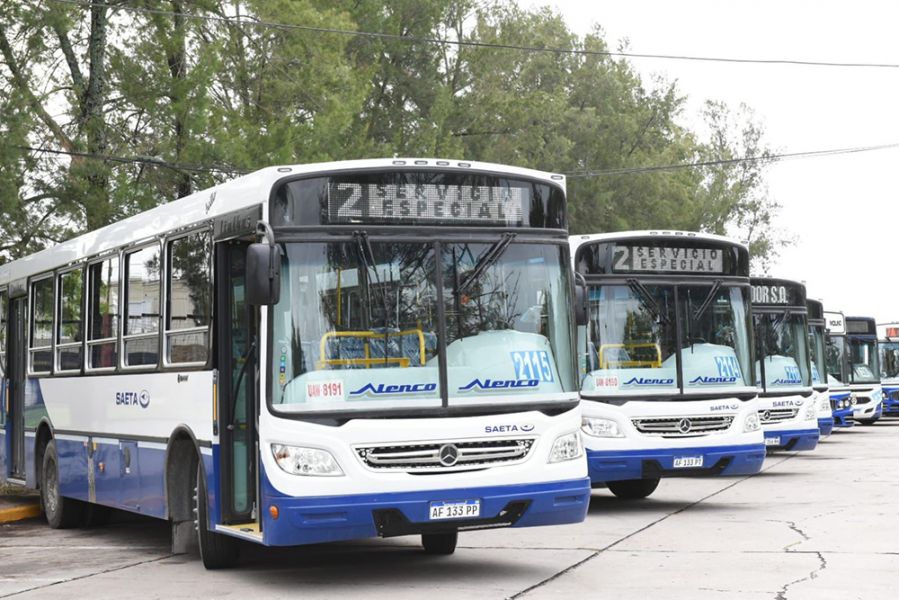 Sáenz presentó las 20 nuevas unidades de Saeta que mejorarán el servicio de transporte urbano