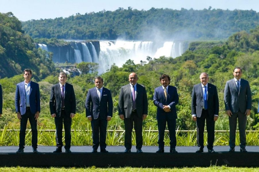 Los mandatarios durante la asamblea celebrada en Misiones.