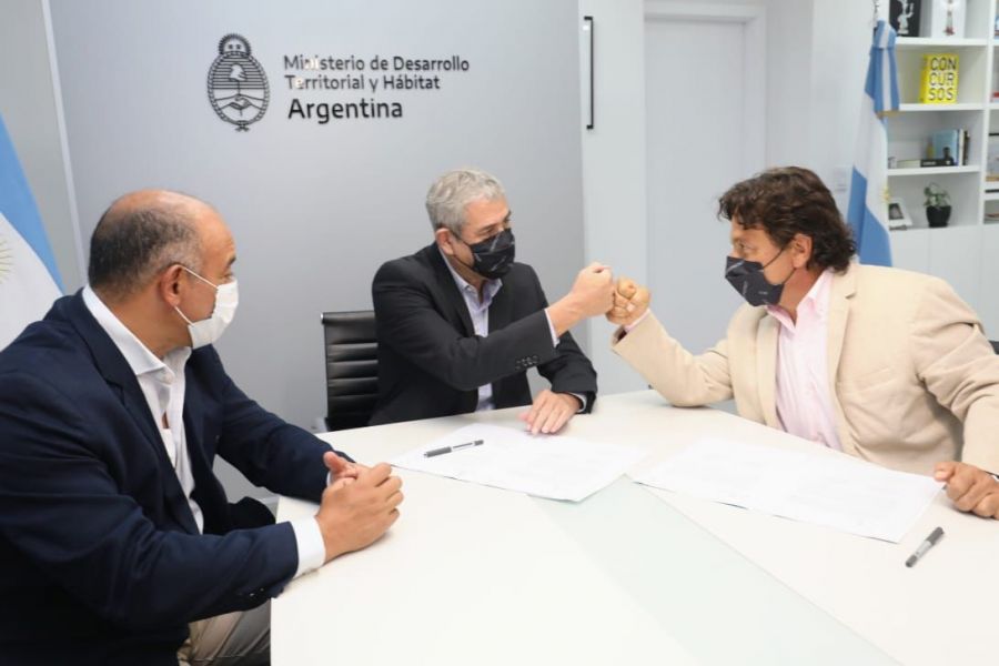 Firma de convenio.