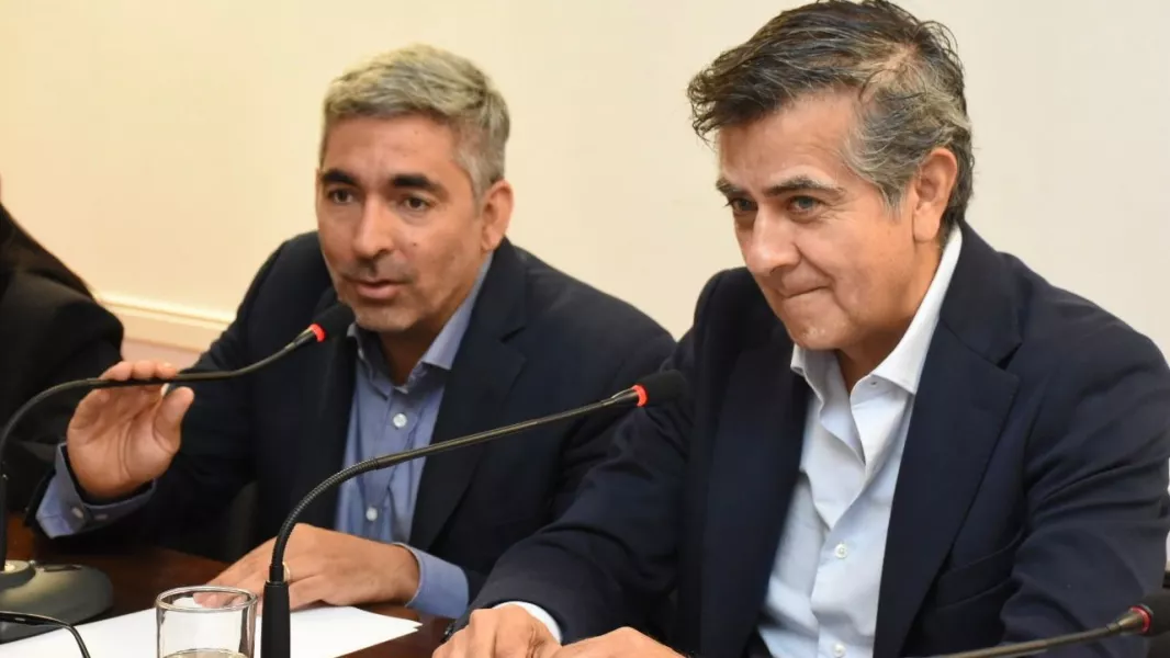 Reunión de funcionarios