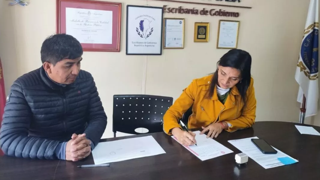 San Antonio de los Cobres: firma de escritura clave para la regularización dominial del barrio 36 Viviendas