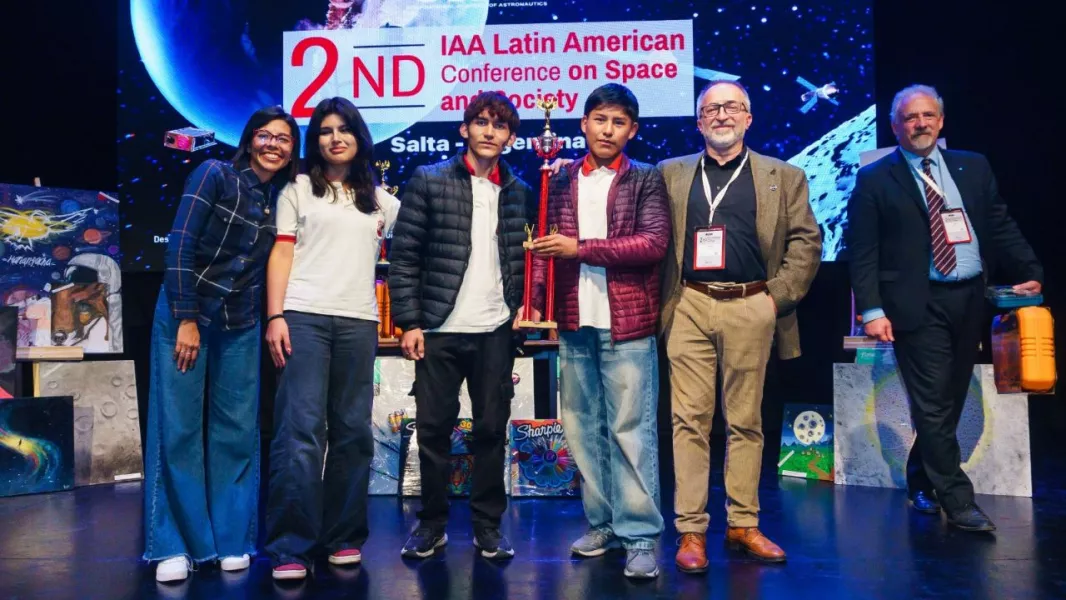 Educación impulsa la vocación científica en estudiantes durante la conferencia internacional de astronáutica