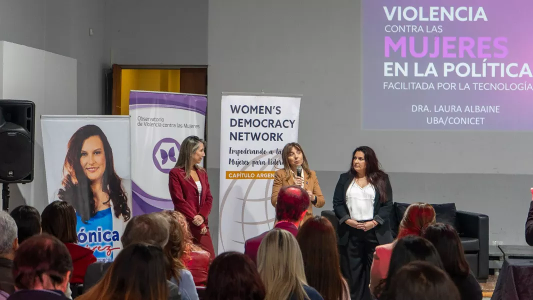 Jornada de sensibilización sobre violencia contra las mujeres en la política facilitada por la tecnología.