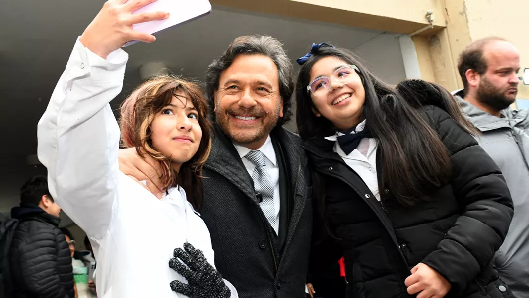 El gobernador Sáenz acompañó a más de 300 alumnos primarios de La Caldera y Vaqueros en la Muestra de Robótica