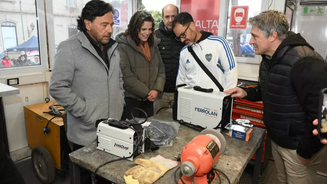 Sáenz participó de la gran muestra Estudiá Salta que convocó a miles de jóvenes y familias.