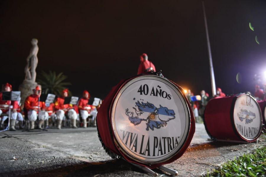 A 40 años de la gesta de Malvinas, el gobernador Sáenz encabezó la vigilia patriótica