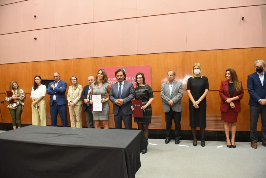 El gobernador Sáenz tomó juramento a la Secretaria de la Mujer, Género y Diversidad del Gobierno de Salta