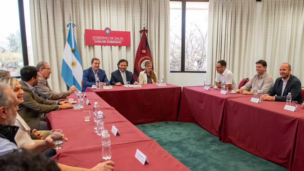 24800-saenz-recibio-a-desarrolladores-inmobiliarios