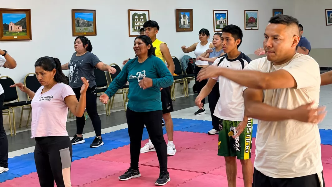 En Campo Quijano se brindó un taller de defensa personal y autocuidado.