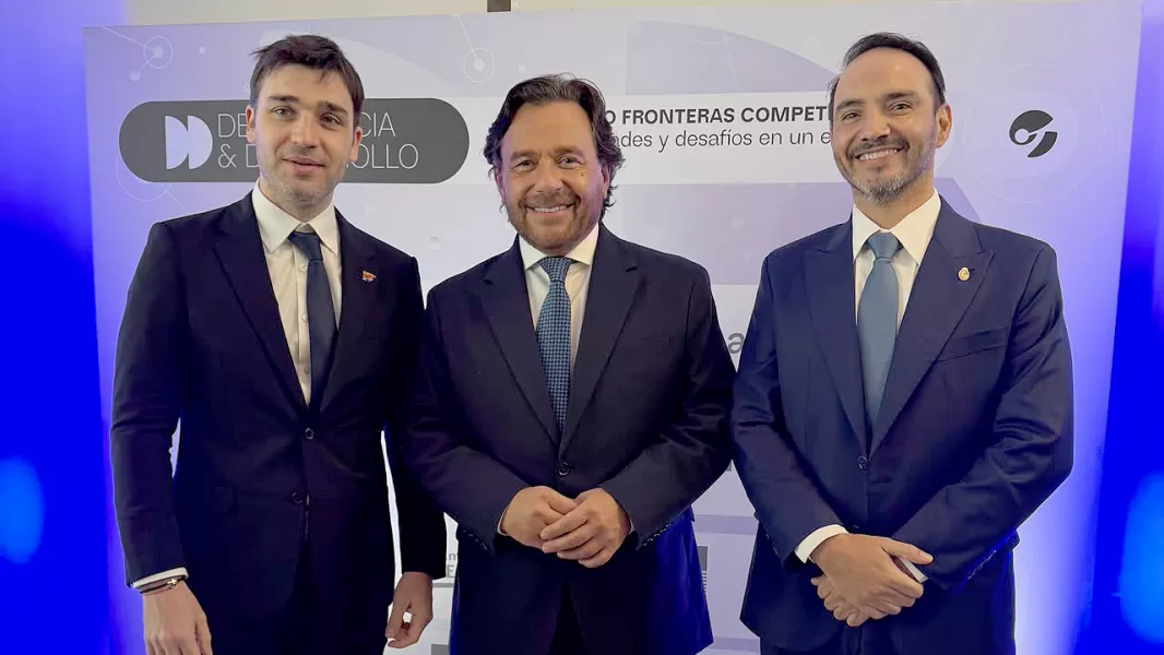 El gobernador Gustavo Sáenz en el ciclo Democracia y Desarrollo