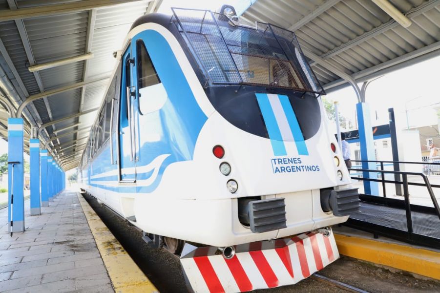 Con el recorrido Salta – Quijano el tren urbano realizó su primer viaje de prueba.