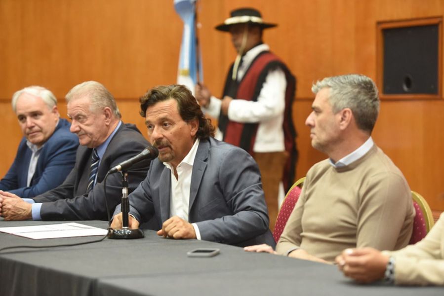 El gobernador Sáenz firmó convenios