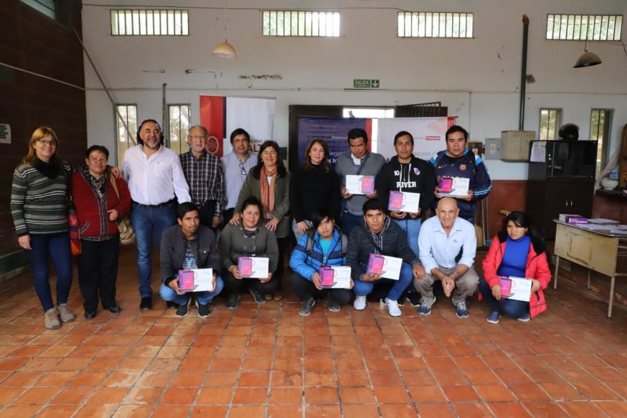 Becas Maxi Sánchez: recibieron sus certificados alumnos de comunidades indígenas de la UNSa Santa Victoria Este