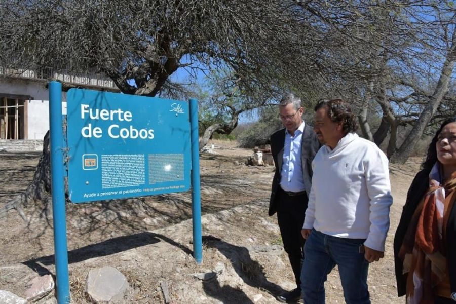 El acceso a Cobos está completamente adoquinado: Sáenz inauguró la obra