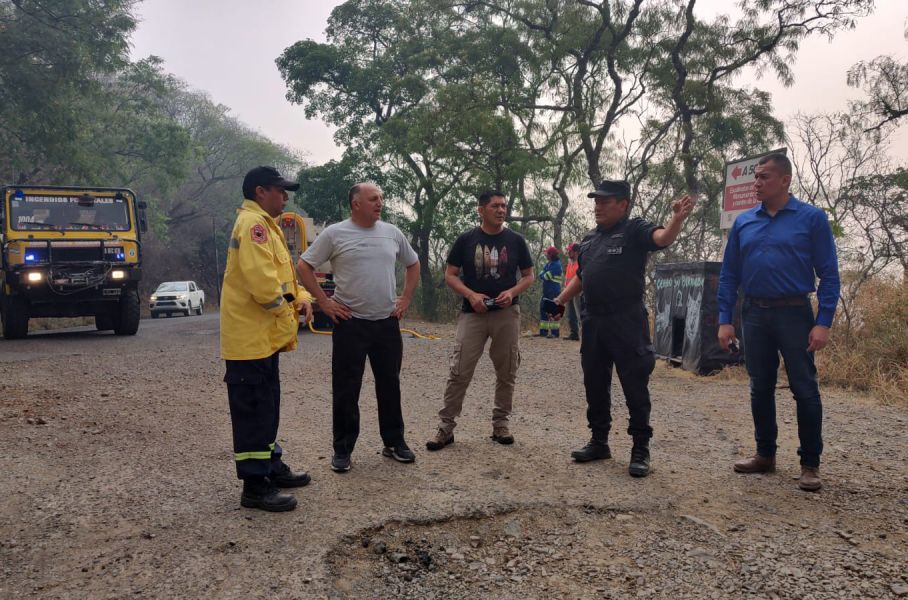 Continúan las tareas de sofocamiento de incendios forestales en la Provincia