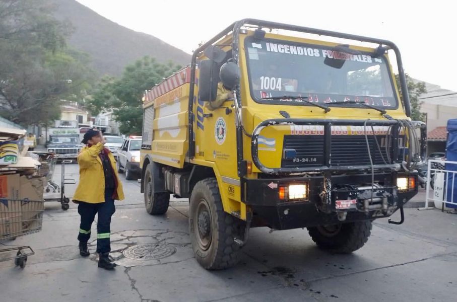 El gobernador Sáenz verificó el operativo integral que se despliega en el Cerro 20 de Febrero