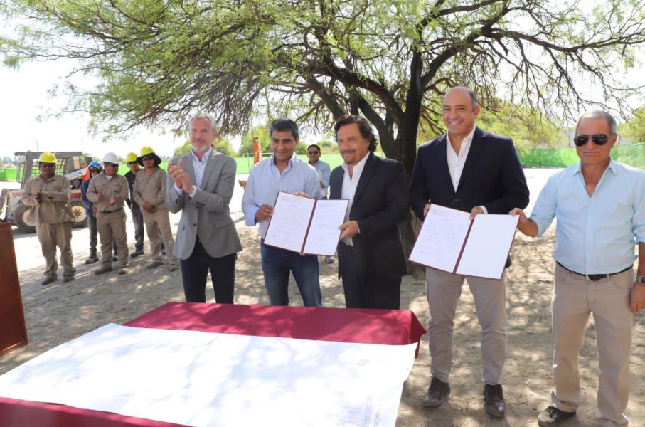 ”Invertiremos casi $900 millones en el nuevo Centro de Convenciones de Cafayate”, dijo Sáenz en el inicio de obras