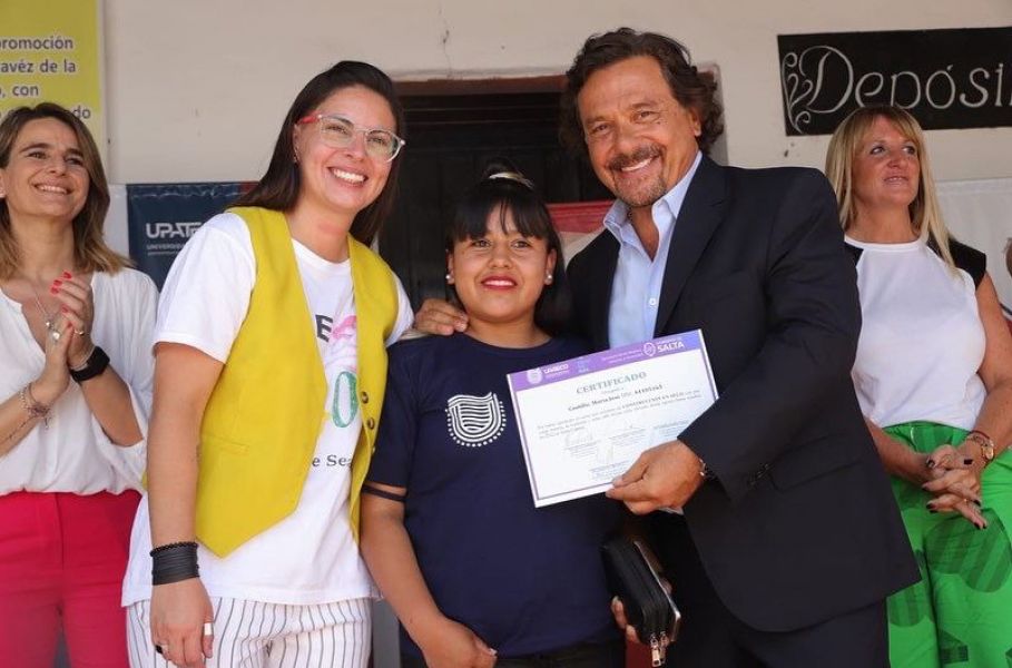 Egresaron las primeras 218 “Constructoras” de Salta: Sáenz entregó los certificados