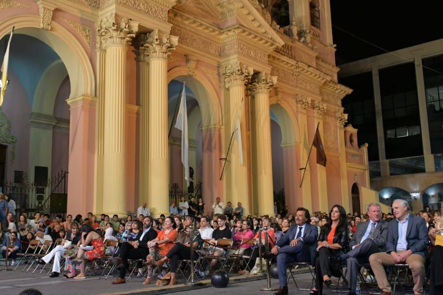 El Gobernador participó del concierto de la Sinfónica en Plaza 9 de Julio