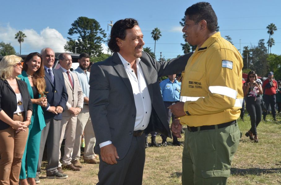 Se invirtieron más de 600 millones de pesos para combatir incendios: Sáenz entregó nuevo equipamiento