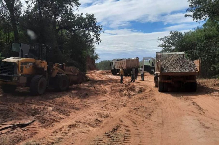 En Pichanal se hicieron tareas de reparación y mantenimiento de 56 kilómetros de caminos rurales