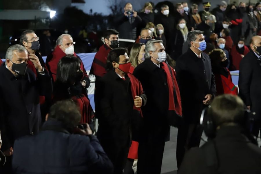 Con la Guardia Bajo las Estrellas, el gobernador Sáenz y el presidente Fernández iniciaron los actos centrales a Güemes