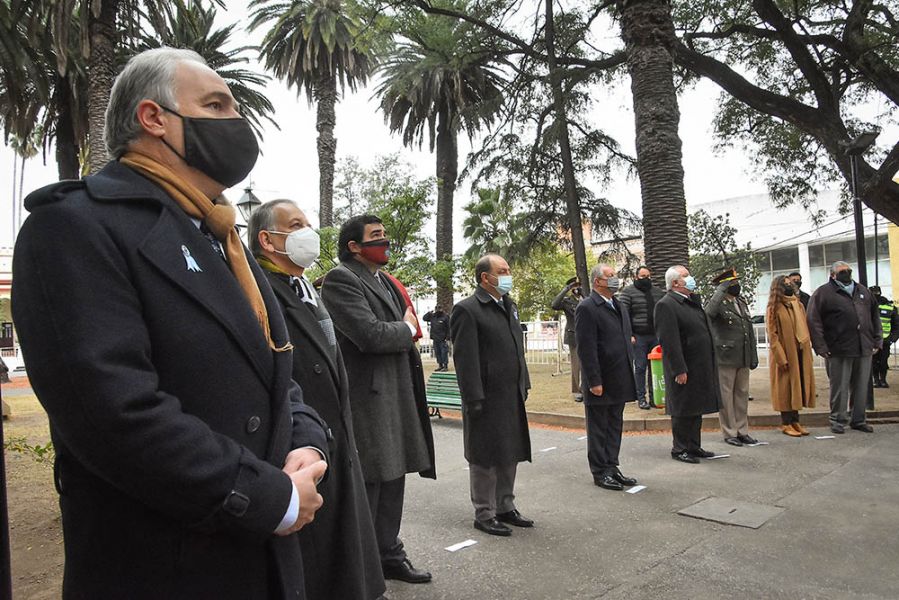 La imagen tiene un atributo ALT vacío; su nombre de archivo es 778-conmemoraron-el-dia-de-la-bandera-en-el-201-aniversario-del-fallecimiento-del-general-belgrano.jpg