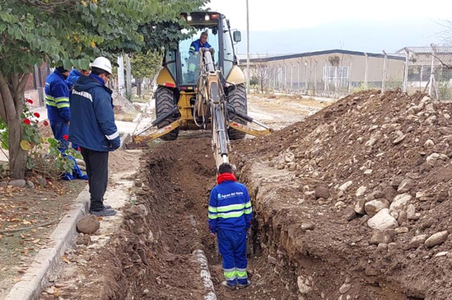 Aguas del Norte realiza el recambio de nuevos metros de cañerías en barrio El Huaico