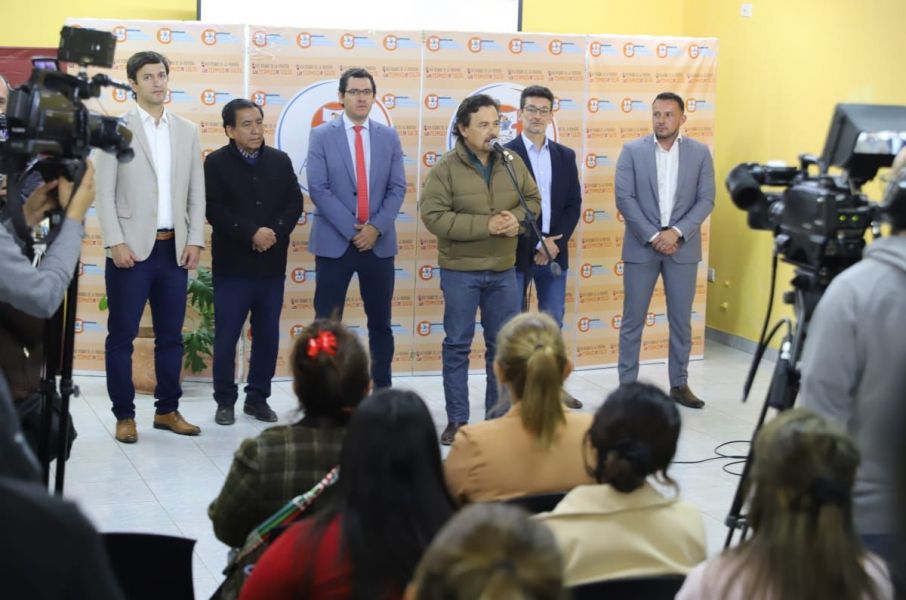 “La educación pública y gratuita es un derecho”, dijo Sáenz en la nueva sede de la Upateco de Rosario de la Frontera