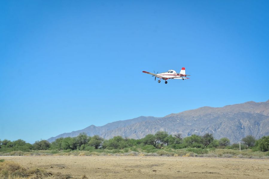 Avión hidrante.