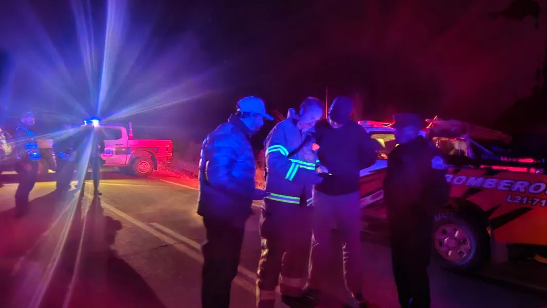20938-intenso-trabajo-de-los-equipos-de-combate-de-incendios-en-cafayate-tras-la-reactivacion-de-foc