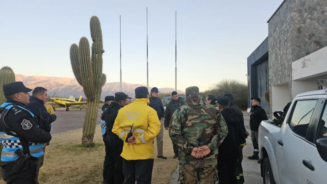 20944-el-trabajo-de-combate-de-incendios-en-cafayate-se-refuerza-con-la-brigada-nacional-centro