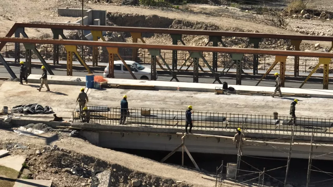 22299-puentes-sobre-el-rio-vaqueros-y-circunvalacion-saenz-superviso-la-obra-que-avanza-con-asistenc
