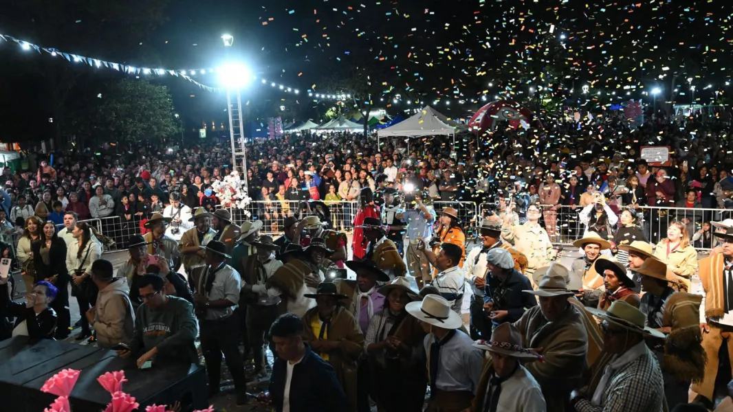 23221-saenz-acompanio-al-pueblo-de-oran-en-los-festejos-por-los-232-anios-de-su-fundacion-y-fiestas-