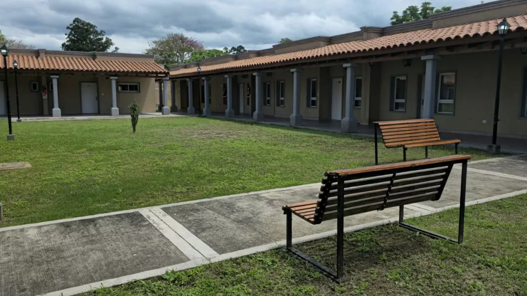 24646-16-personas-mayores-recibieron-las-llaves-de-sus-viviendas