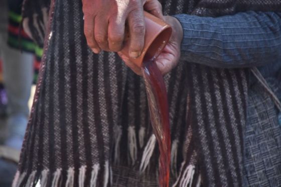Con gran convocatoria el Mercado Artesanal realizó el tradicional convite a la Pachamama