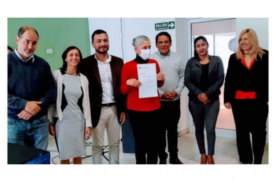 Entrega y firma de escrituras en General Güemes