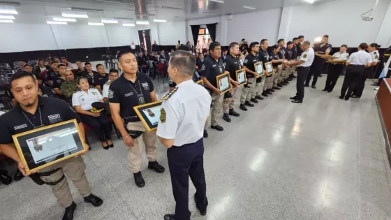 Policías de Salta recibieron reconocimiento por actos meritorios