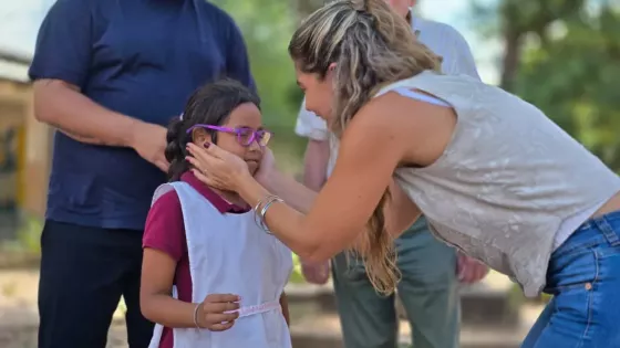 El Gobierno provincial fortalece las políticas públicas de salud visual con entrega gratuita de anteojos