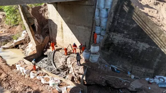 Continúan los trabajos de protección del puente de la RP 5 sobre el arroyo Las Hacheras