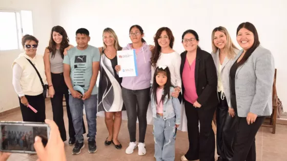 Regularización dominial: 50 familias de Rosario de Lerma recibieron las escrituras de terrenos