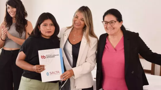 Regularización dominial: 50 familias de Rosario de Lerma recibieron las escrituras de terrenos