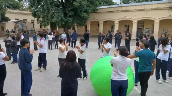 Educación impulsa el movimiento en las escuelas por el Día Mundial de la Actividad Física