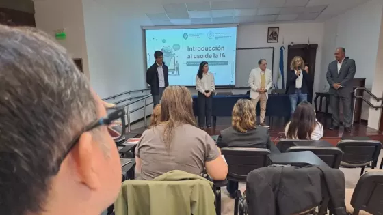 Empleados públicos se capacitan en Inteligencia Artificial en la Universidad Nacional de Salta
