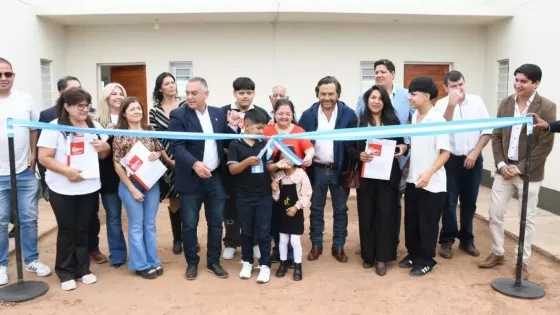 En Apolinario Saravia, el Gobernador encabezó la entrega de 40 viviendas reactivadas con fondos provinciales