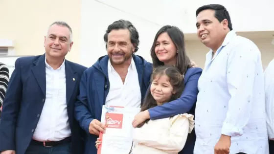 En Apolinario Saravia, el Gobernador encabezó la entrega de 40 viviendas reactivadas con fondos provinciales