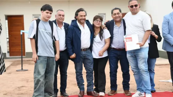 En Apolinario Saravia, el Gobernador encabezó la entrega de 40 viviendas reactivadas con fondos provinciales