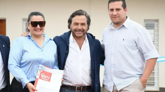 En Apolinario Saravia, el Gobernador encabezó la entrega de 40 viviendas reactivadas con fondos provinciales
