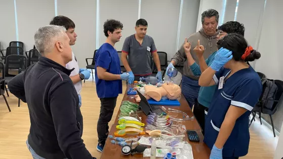 Más de 30 médicos del hospital San Bernardo se capacitaron en soporte vital cardiovascular avanzado
